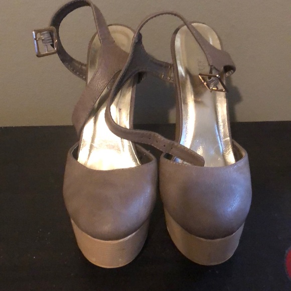 Chunky  Heels - Picture 2 of 3